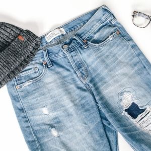 Abercrombie & Fitch Boyfriend Straight Jean with Rips / Size 4R, W 27 L 25
